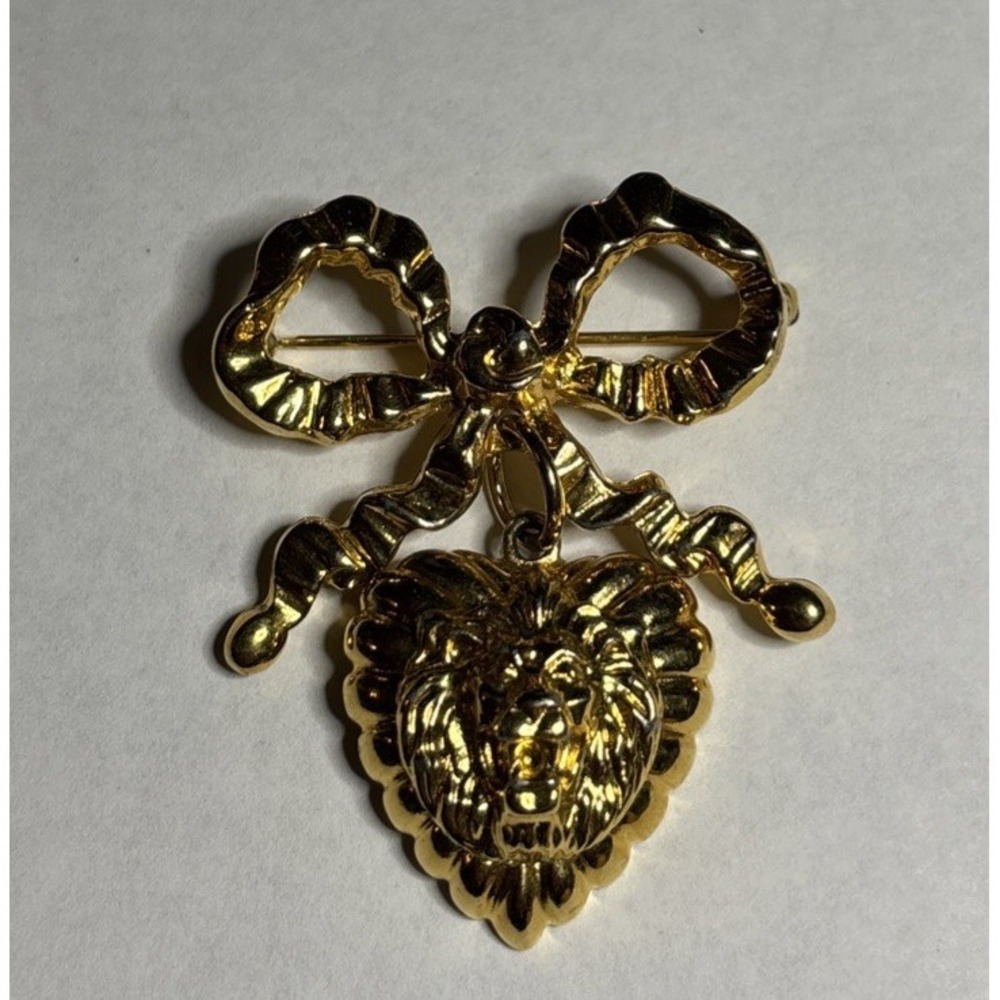 Vintage Gold Tone Bow Brooch Dangling Lion Head Medallion Figural Pin